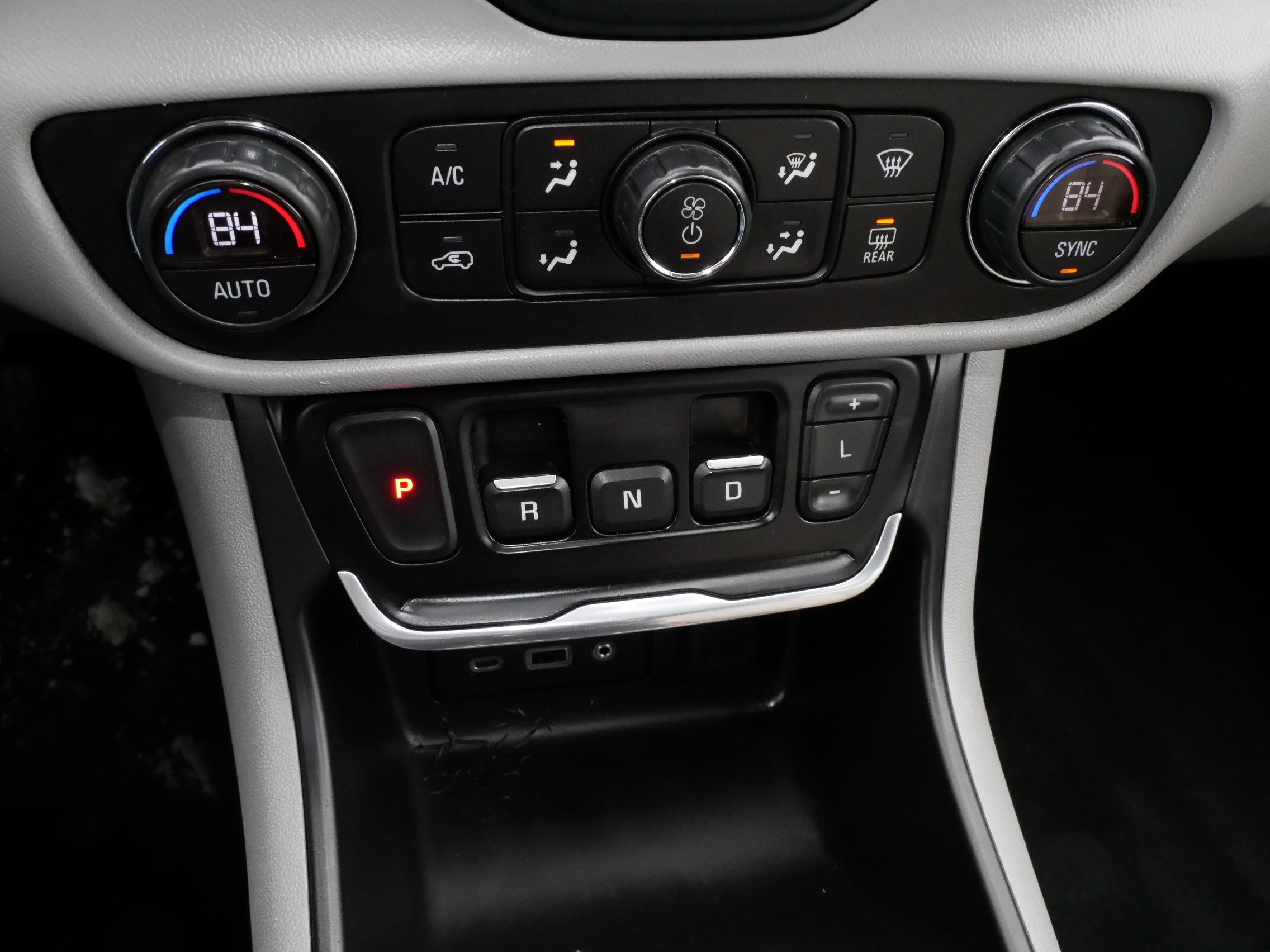 Used 2020 GMC Terrain SLT image 24