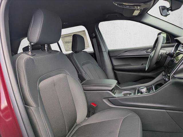 New 2025 Jeep Grand Cherokee Laredo image 13