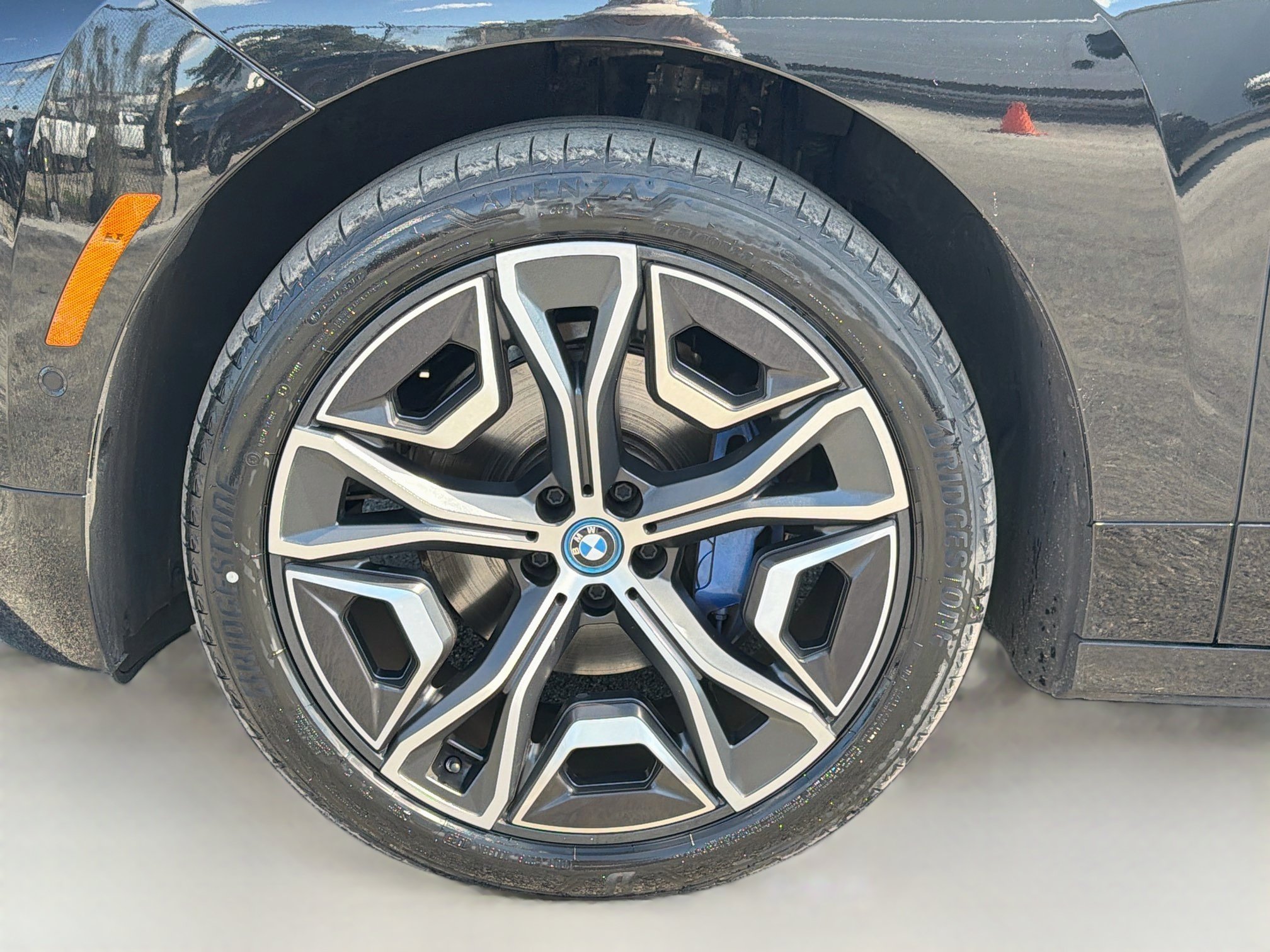 Used 2024 BMW iX xDrive50 w/ Premium Package AWD/4WD image 43