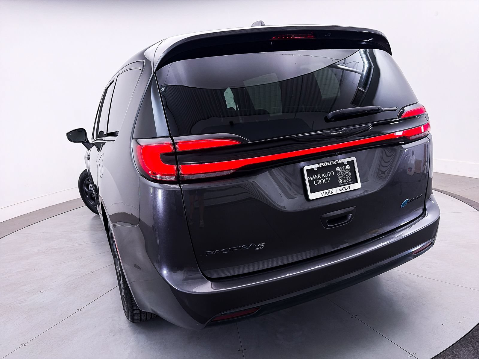 Used 2022 Chrysler Pacifica Touring-L w/ S Appearance Package FWD image 8