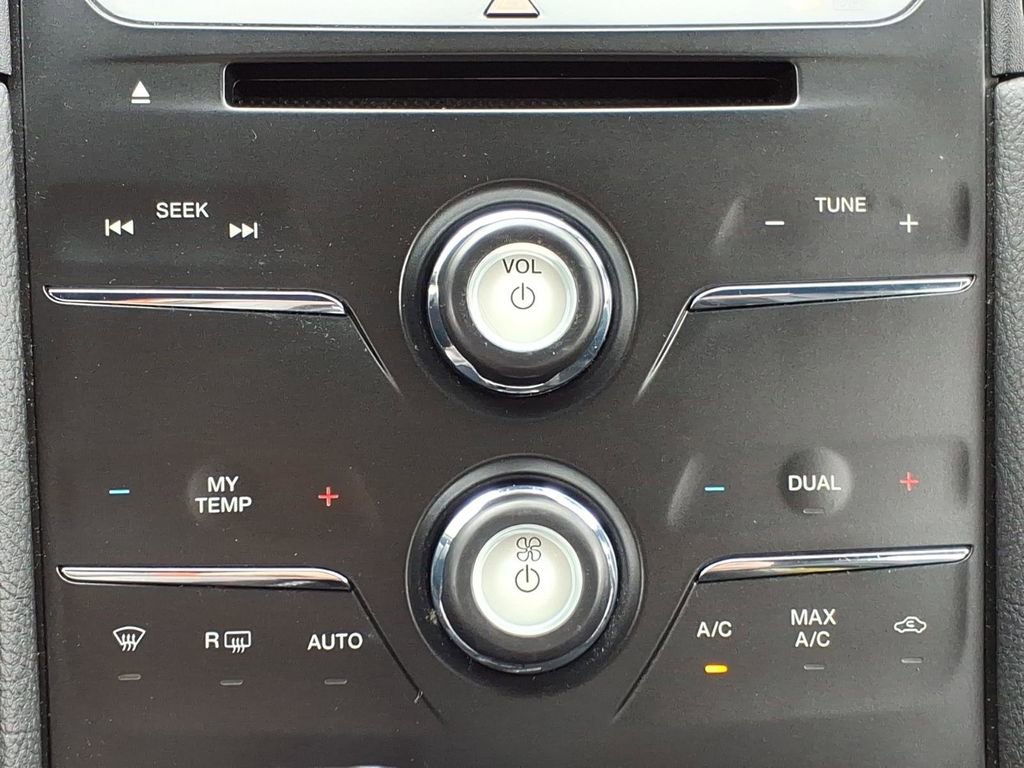 Used 2013 Ford Taurus SEL FWD image 17