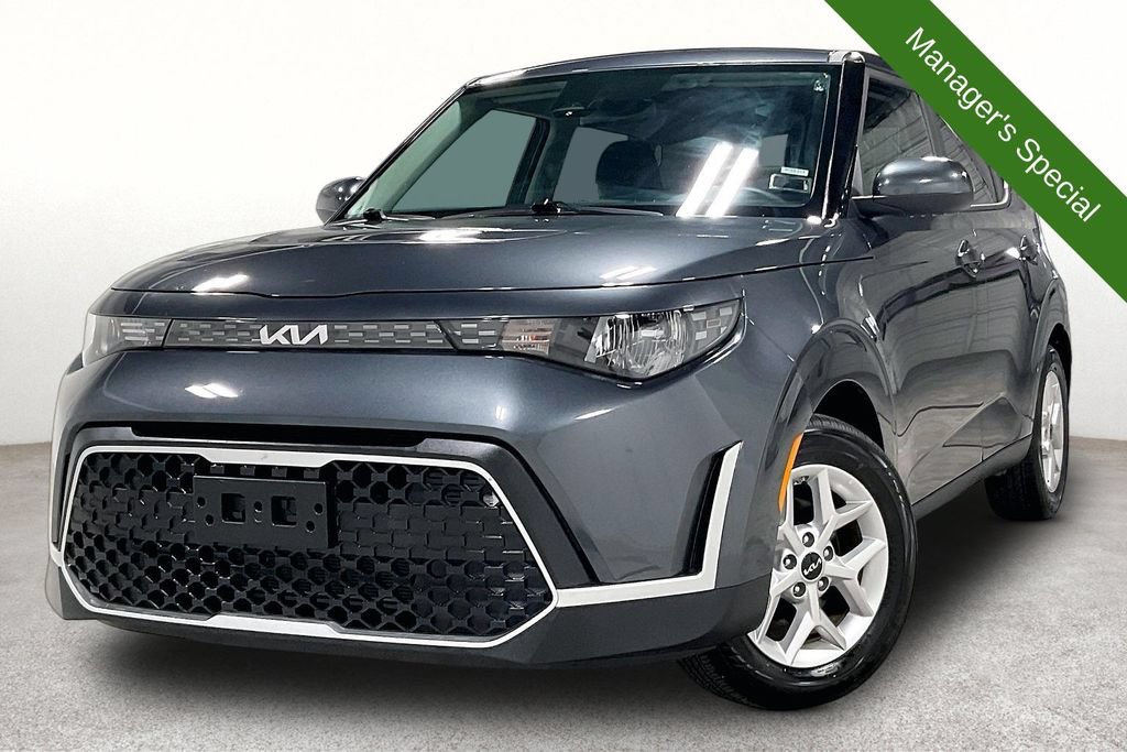 Used 2025 Kia Soul LX w/ LX Technology Package FWD image 14