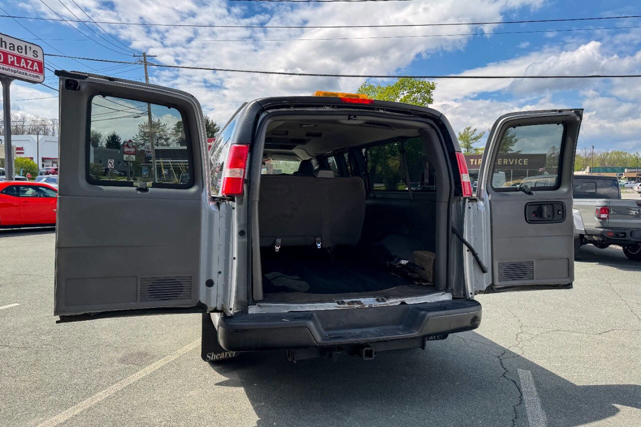 Used 2016 Chevrolet Express 3500 LS RWD image 17