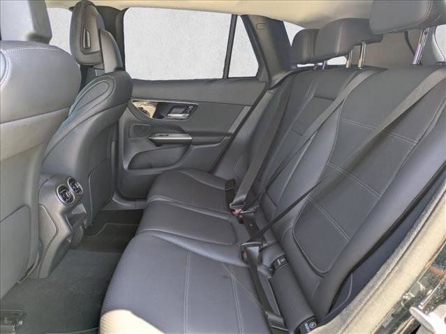 Used 2025 Mercedes-Benz GLC 350e 4MATIC image 18