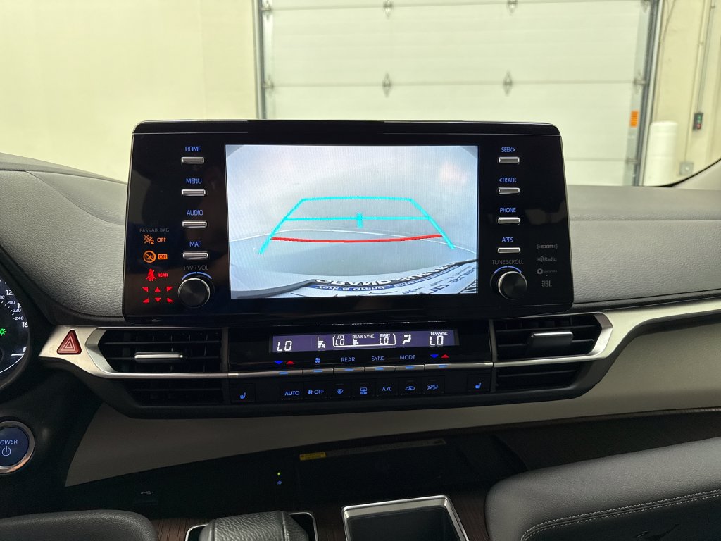 Used 2021 Toyota Sienna XLE w/ XLE Plus Package FWD image 18
