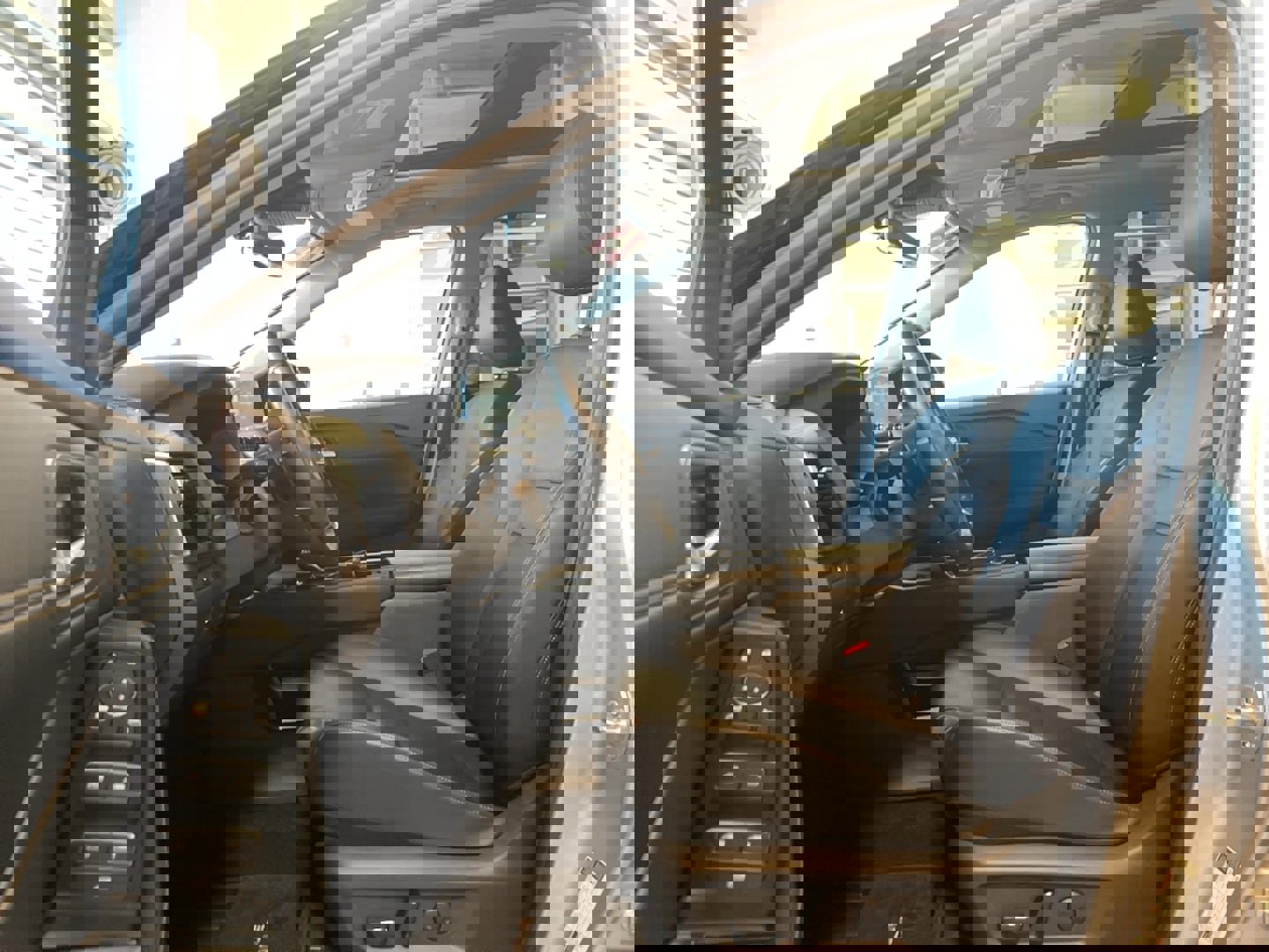 Used 2023 Nissan Rogue SL w/ SL Premium Package image 3