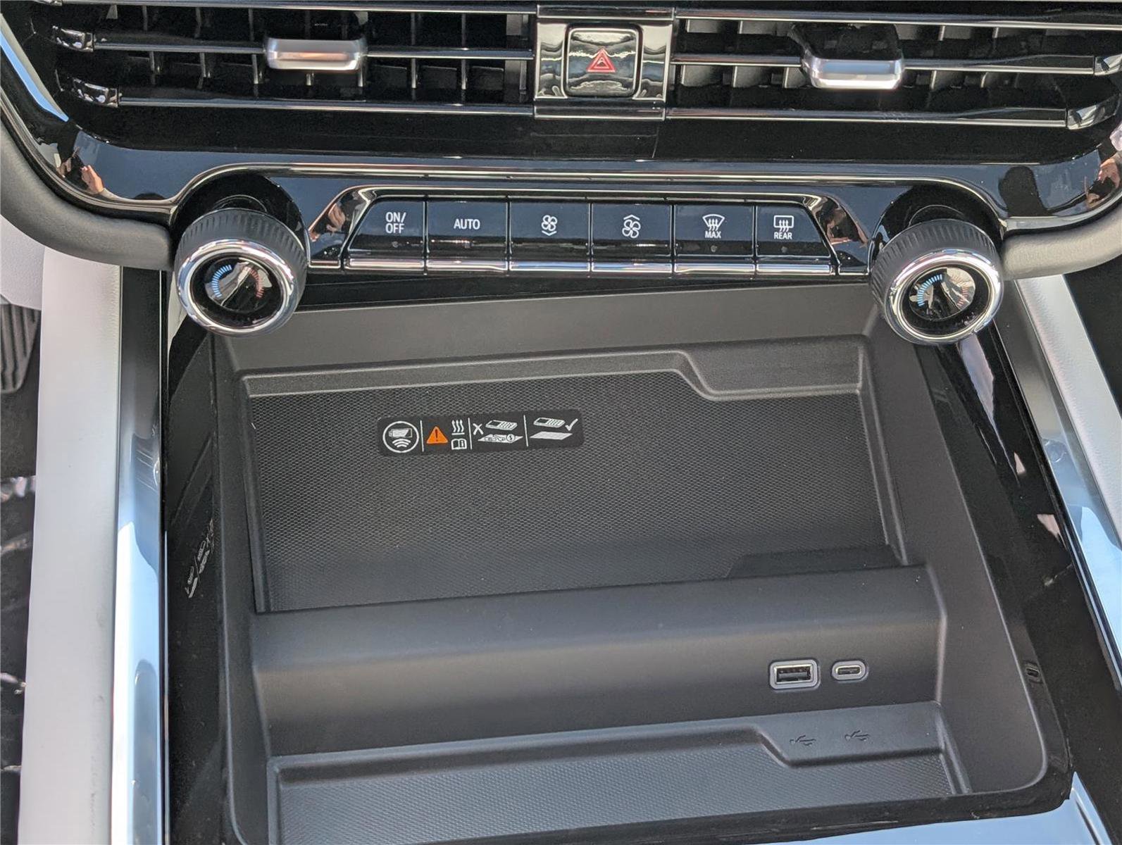 New 2026 Chevrolet Suburban Premier image 27