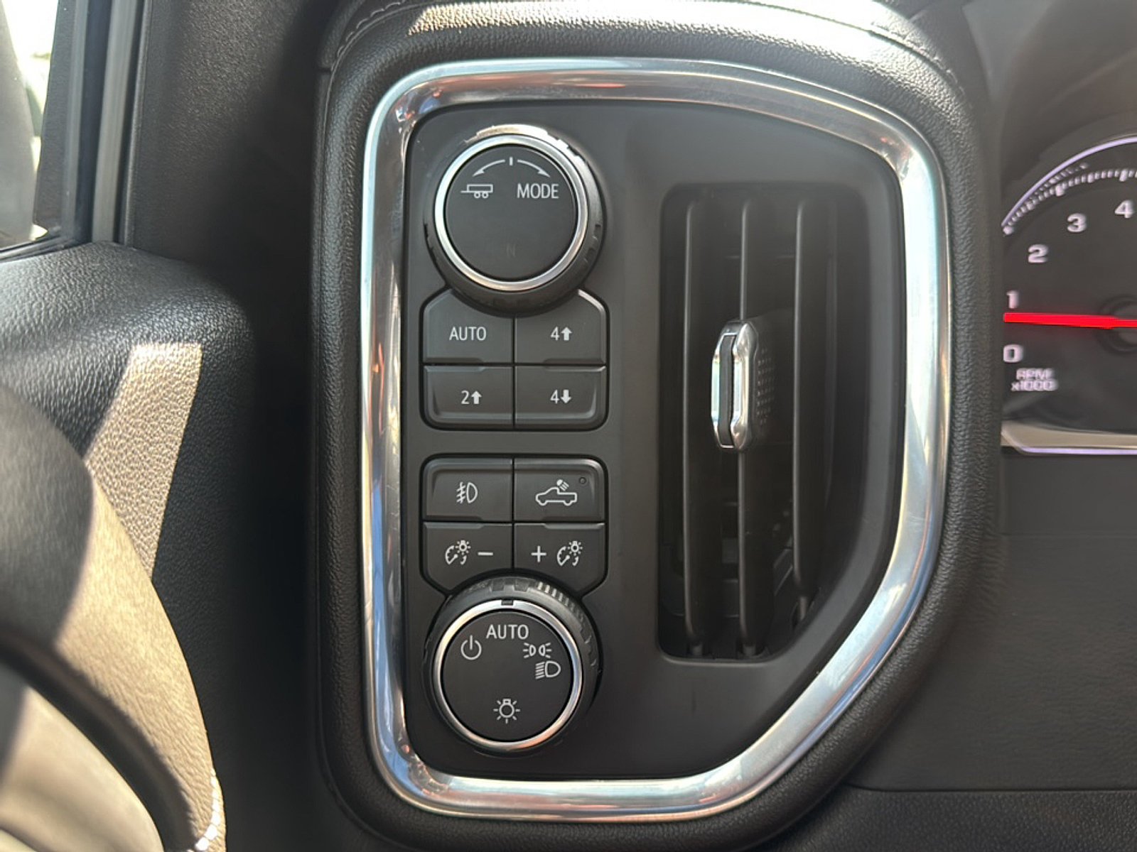 Used 2021 Chevrolet Silverado 1500 RST w/ Bed Protection Package AWD/4WD image 28