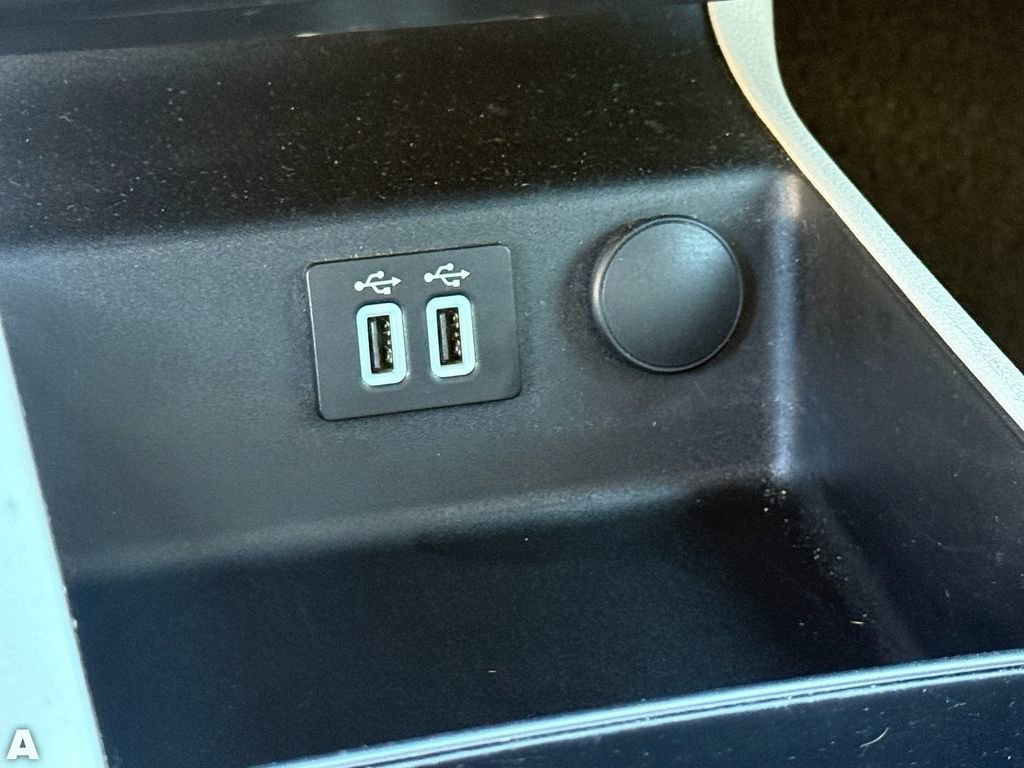 Used 2020 Ford Fusion SE FWD image 23