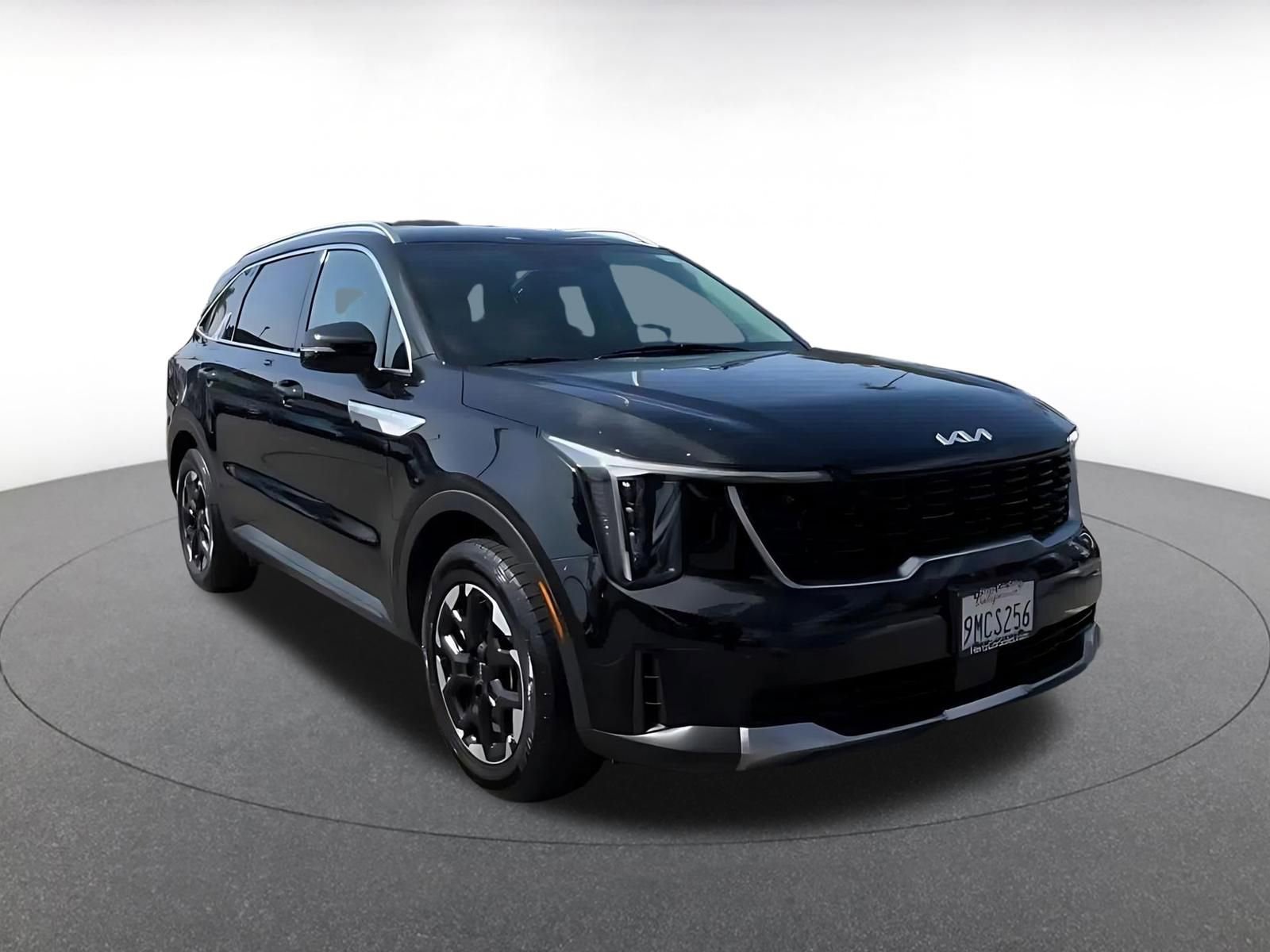 Used 2024 Kia Sorento S FWD image 3