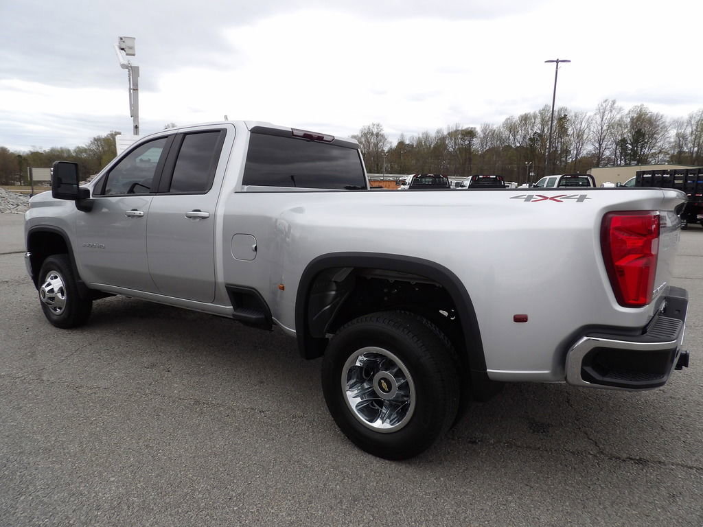 Used 2022 Chevrolet Silverado 3500 LT w/ Convenience Package AWD/4WD image 4
