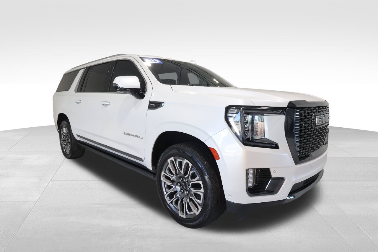 Used 2023 GMC Yukon XL Denali Ultimate AWD/4WD image 6