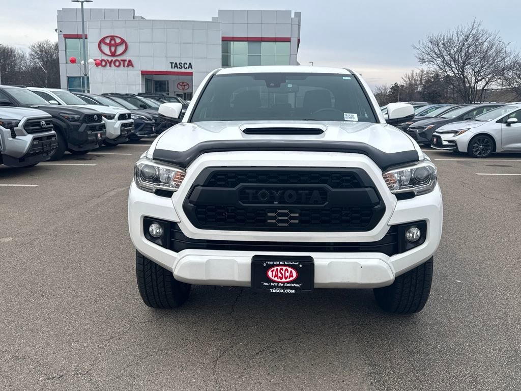 Used 2018 Toyota Tacoma TRD Sport w/ Technology Package image 2