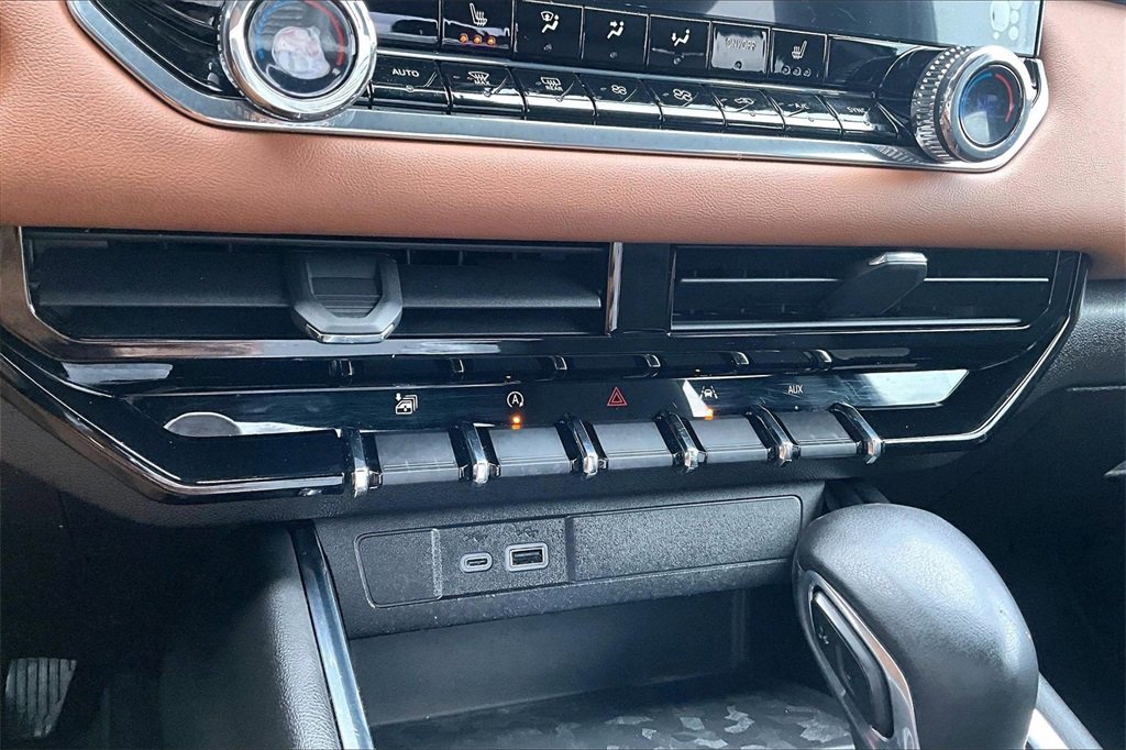 Used 2024 GMC Canyon AT4 image 14