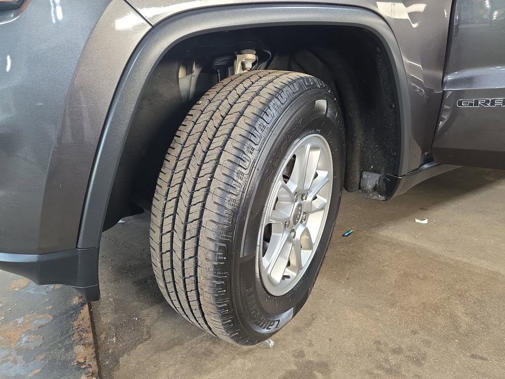 Used 2019 Jeep Grand Cherokee Laredo AWD/4WD image 29