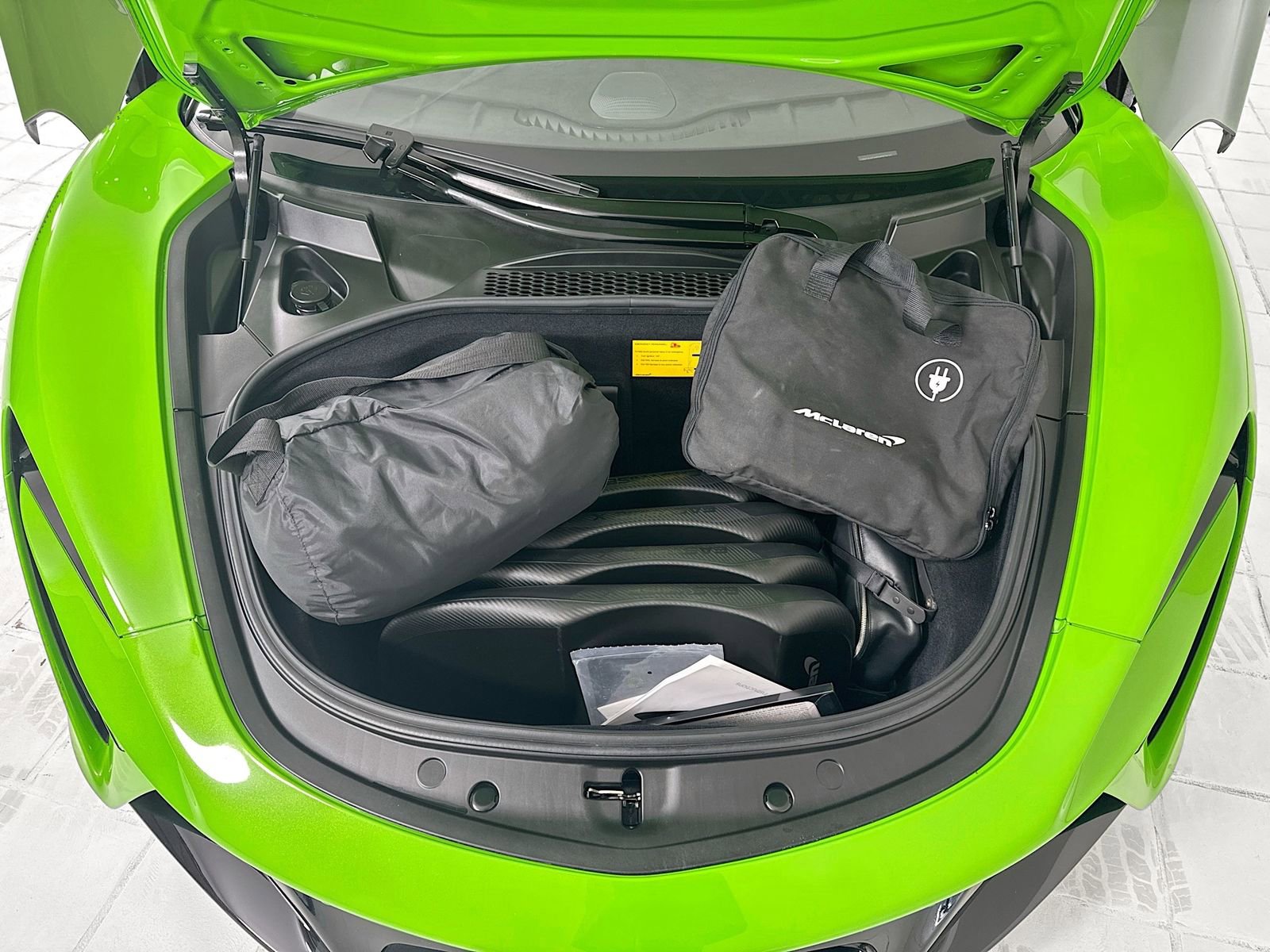 Used 2025 McLaren Artura image 22