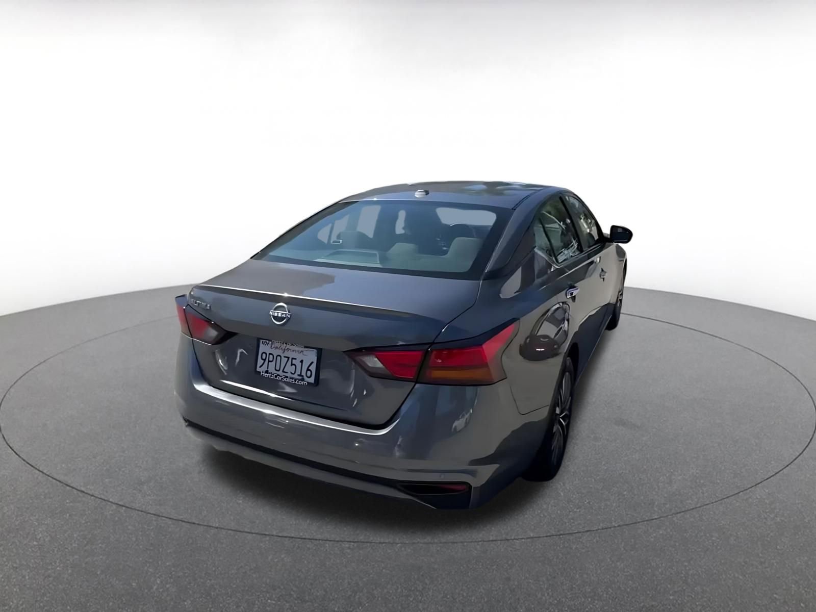 Used 2025 Nissan Altima 2.5 SV image 14