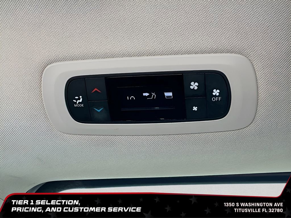 Used 2023 Chrysler Voyager LX FWD image 23