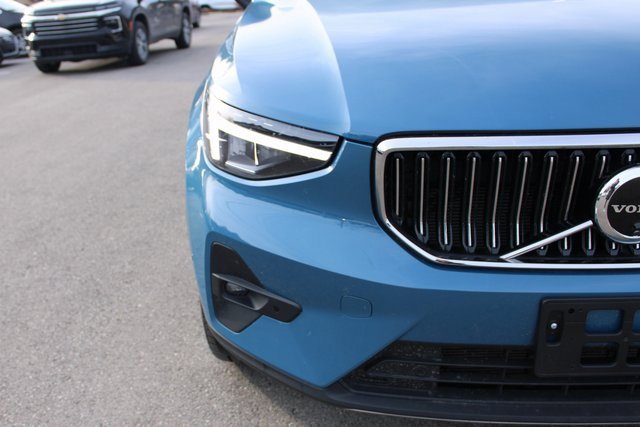 Used 2025 Volvo XC40 B5 Plus image 42