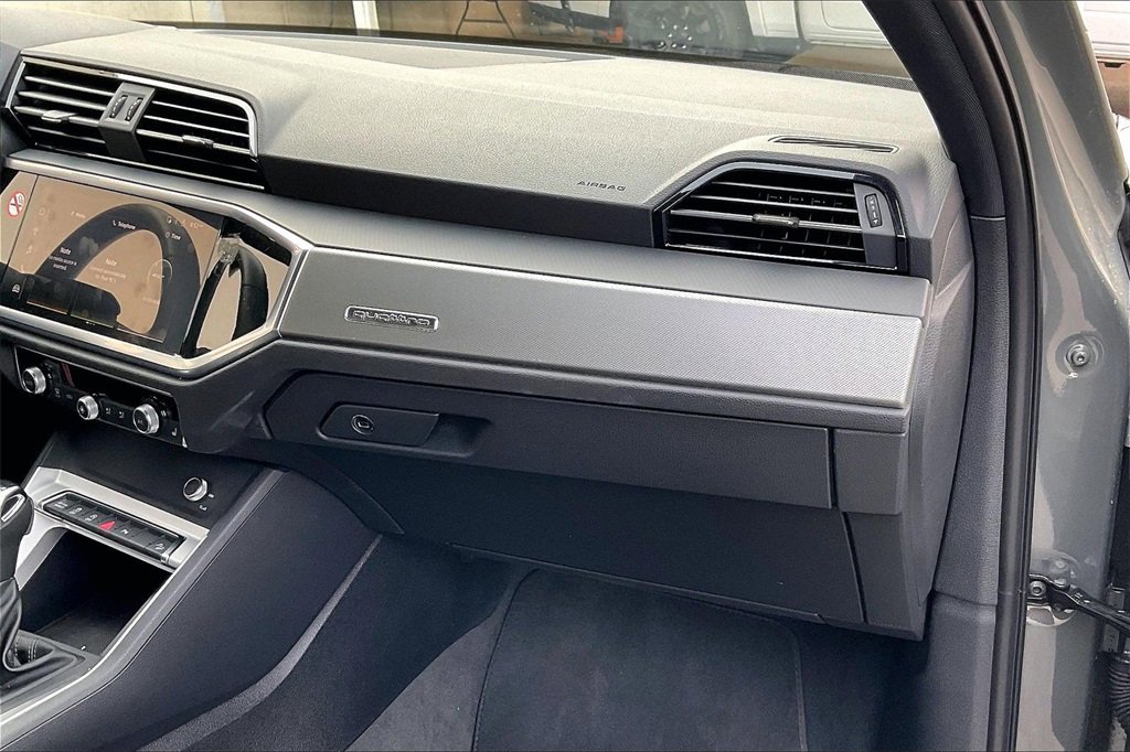 Used 2025 Audi Q3 2.0T Premium image 16