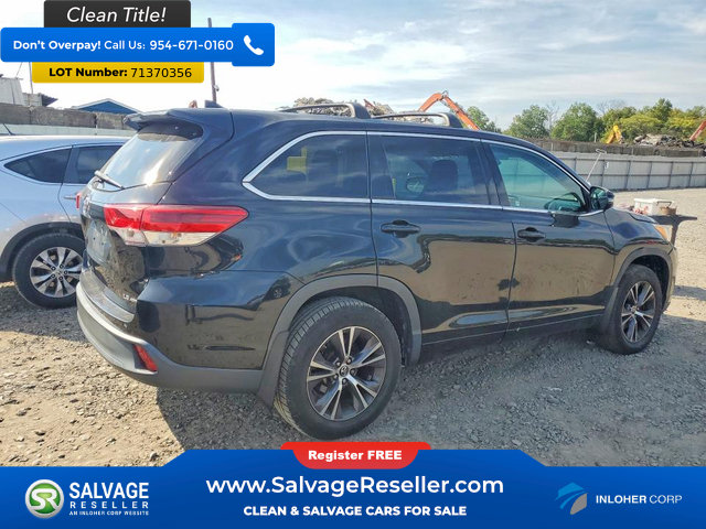 Used 2018 Toyota Highlander Plus AWD/4WD image 4