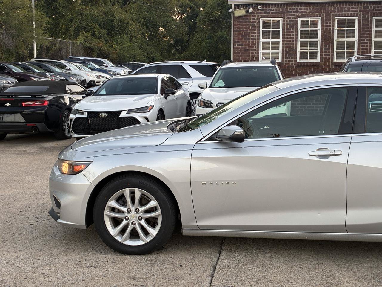 Used 2016 Chevrolet Malibu LT FWD image 12