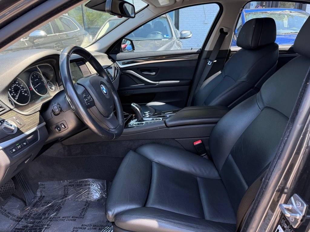 Used 2011 BMW 550i xDrive Sedan AWD/4WD image 8