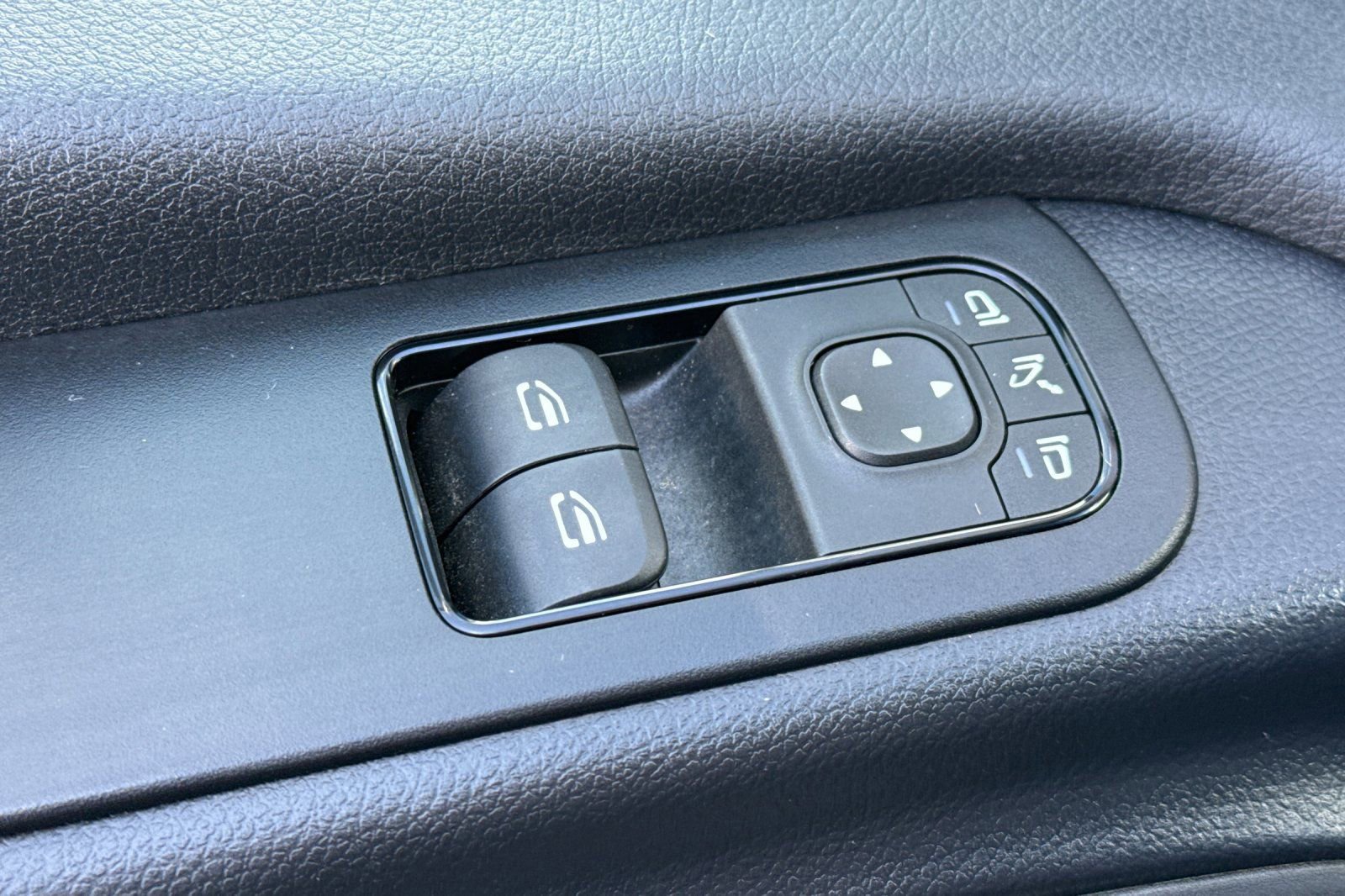 Used 2024 Mercedes-Benz eSprinter 170 Cargo image 14