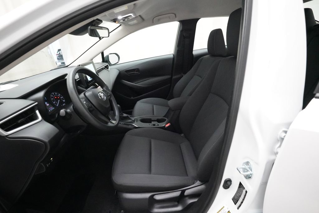 Used 2025 Toyota Corolla LE FWD image 7