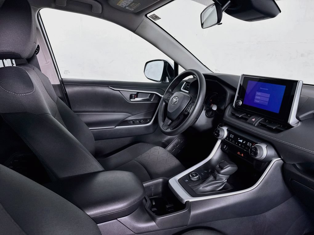 Used 2025 Toyota RAV4 XLE AWD/4WD image 37