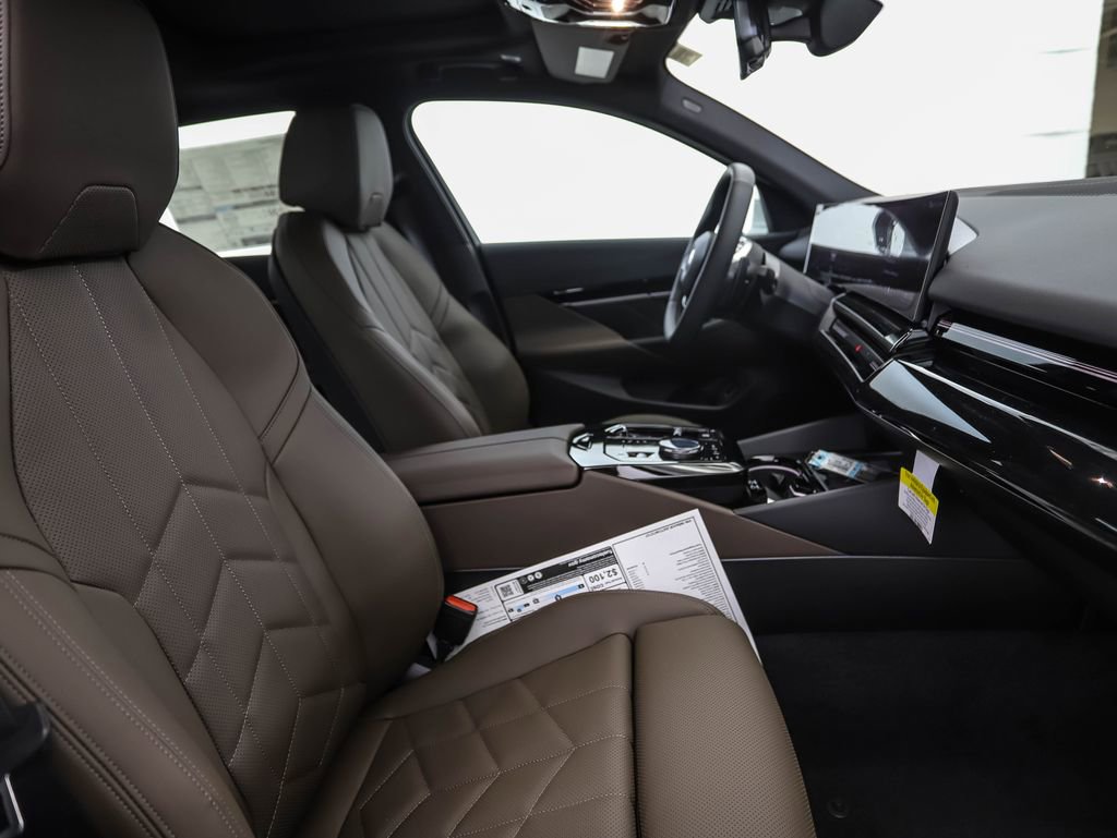 Used 2026 BMW 530i xDrive image 30