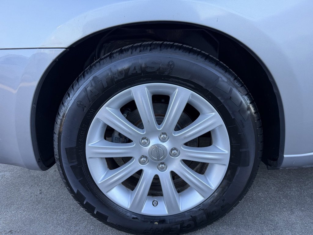 Used 2013 Chrysler 200 Touring image 9