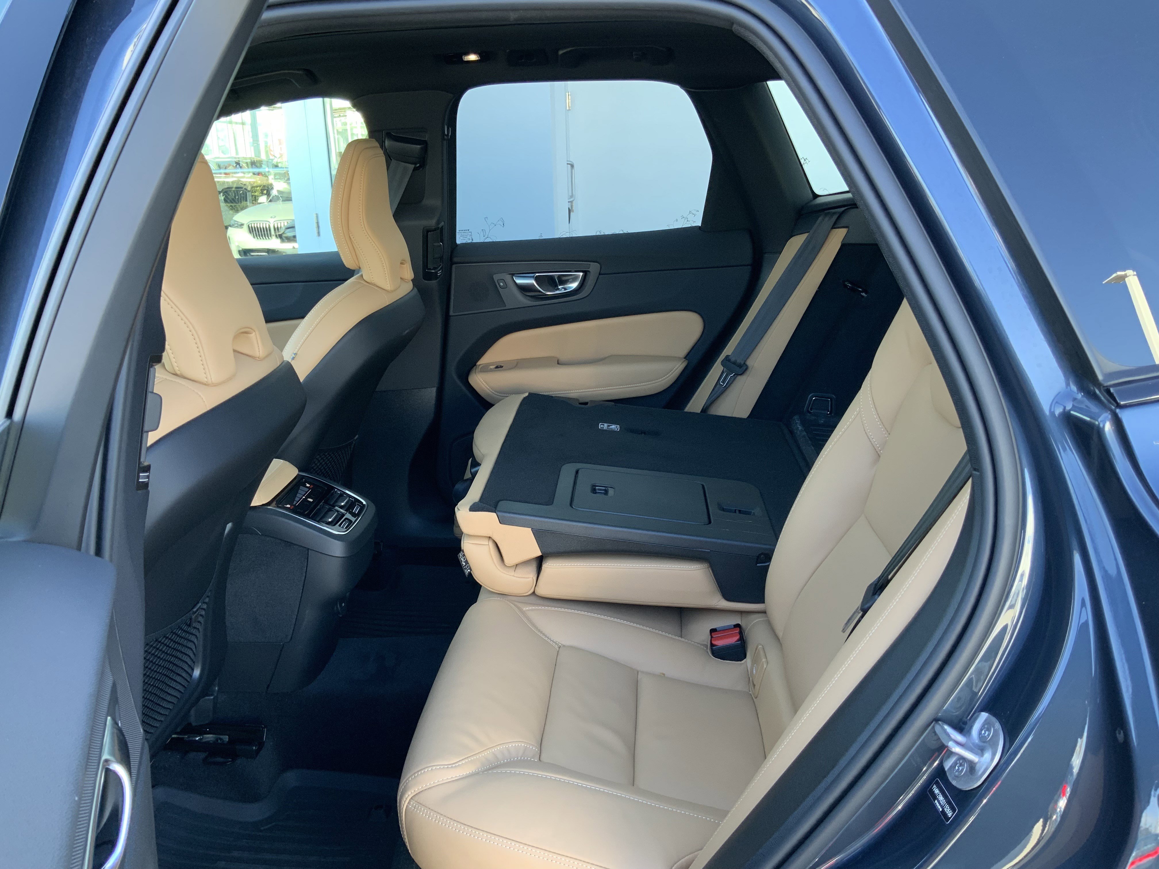 Used 2025 Volvo XC60 B5 Ultra w/ Protection Package Premier image 28