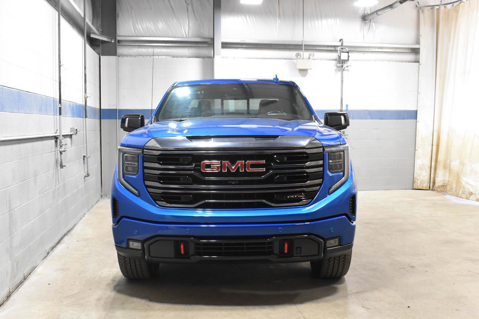 Used 2023 GMC Sierra 1500 AT4 w/ Technology Package AWD/4WD image 30