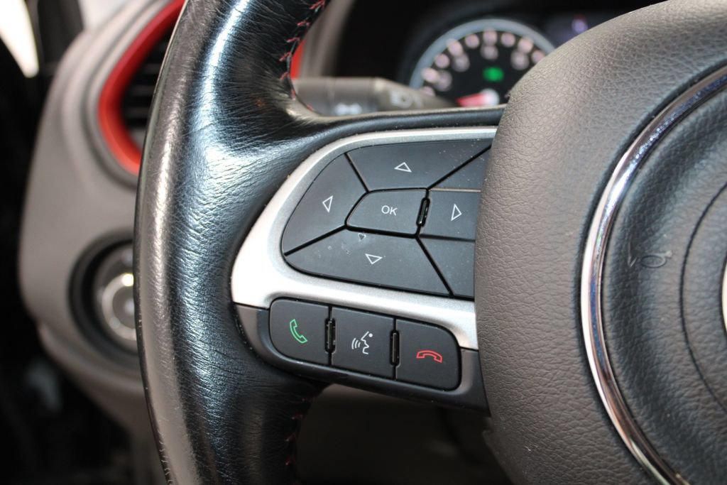Used 2018 Jeep Renegade Trailhawk AWD/4WD image 16