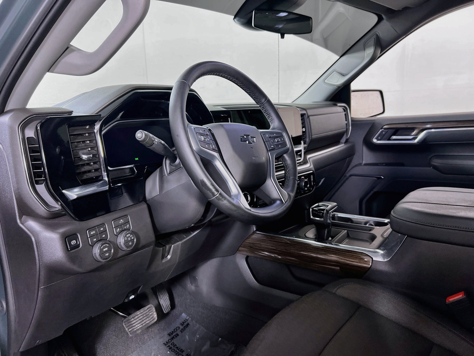 Used 2026 Chevrolet Silverado 1500 LT Trail Boss AWD/4WD image 9