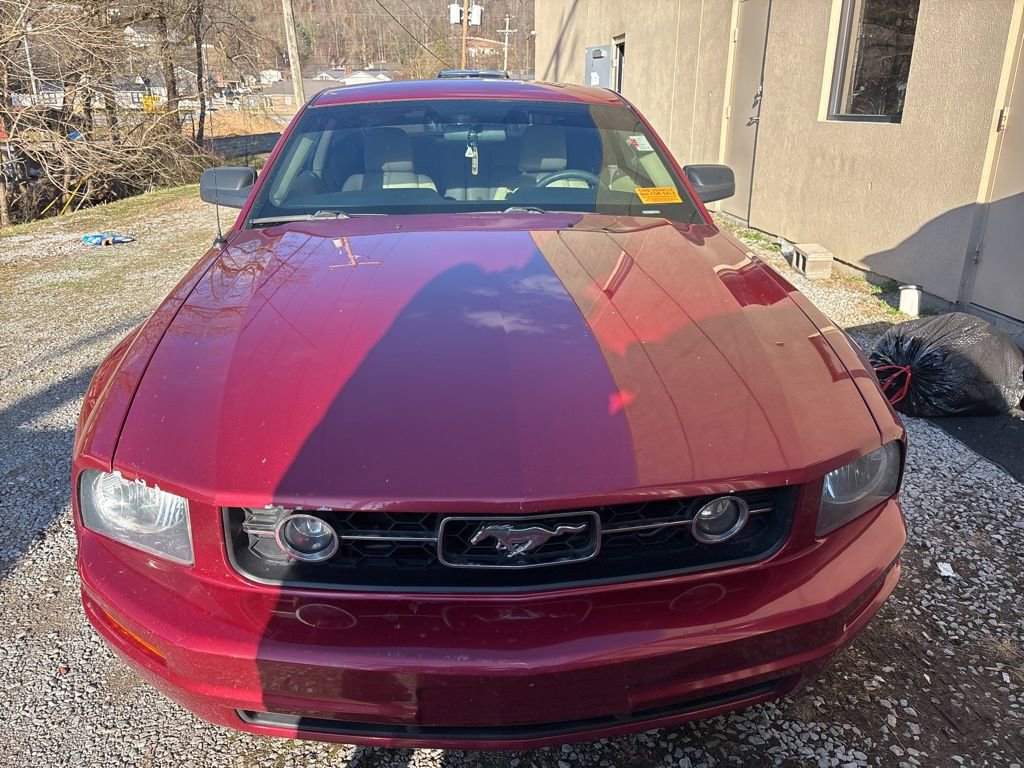 Used 2007 Ford Mustang Deluxe image 2