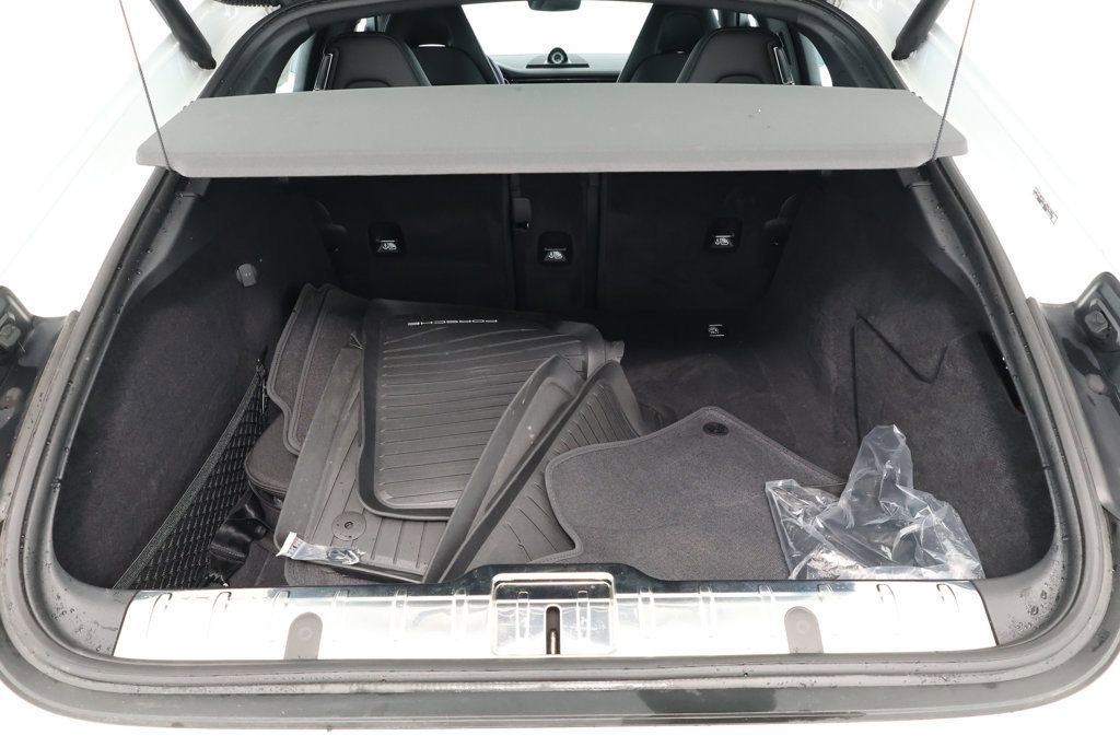 Used 2023 Porsche Panamera 4 Platinum Edition image 21