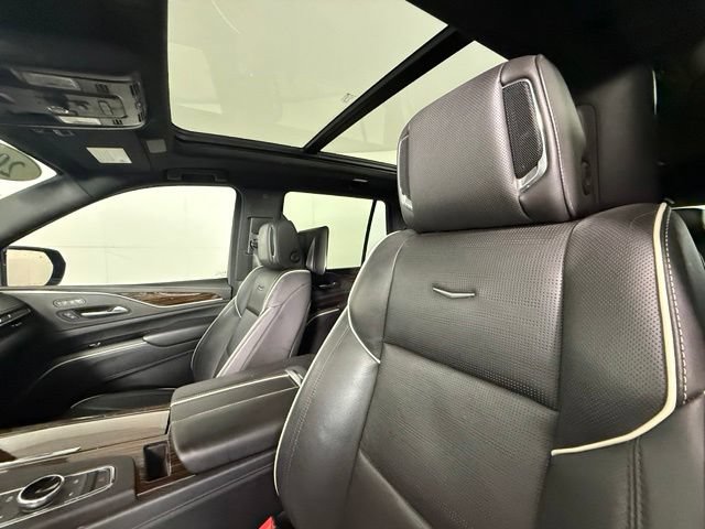Used 2021 Cadillac Escalade Premium Luxury w/ LPO, Illumination Package AWD/4WD image 5