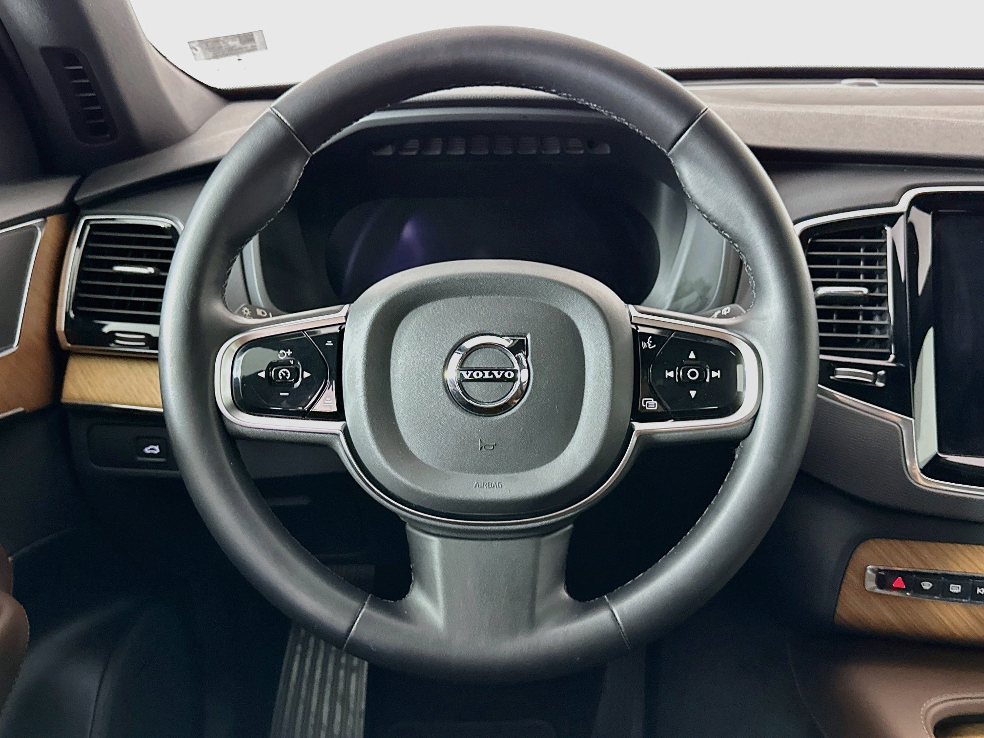 Used 2023 Volvo XC90 B6 Plus AWD/4WD image 18