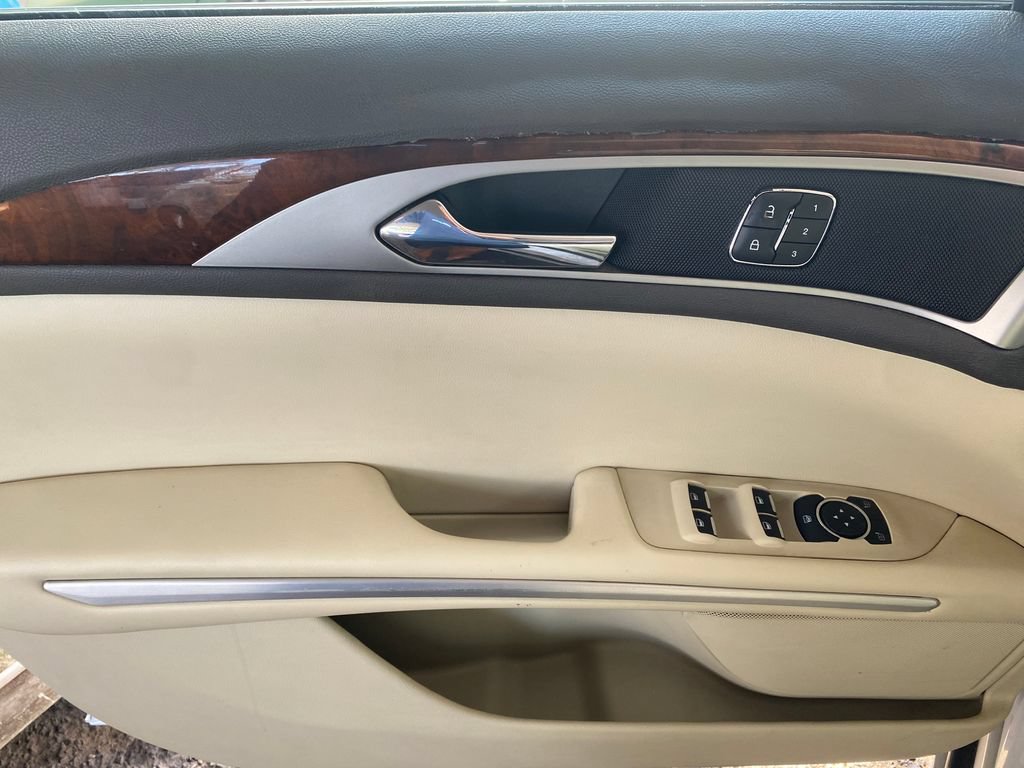 Used 2013 Lincoln MKZ FWD image 12