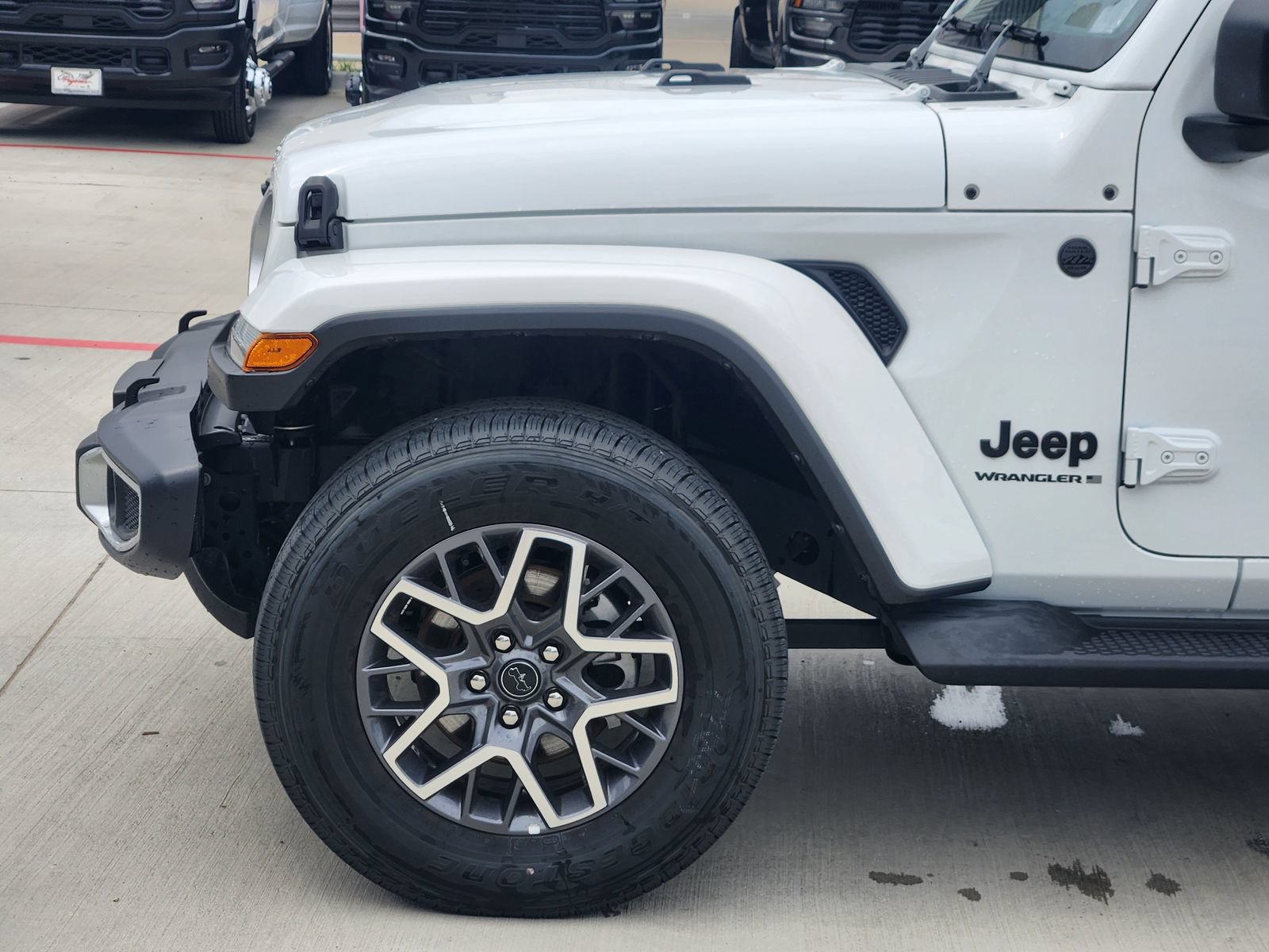 Used 2025 Jeep Wrangler Unlimited Sahara AWD/4WD image 10