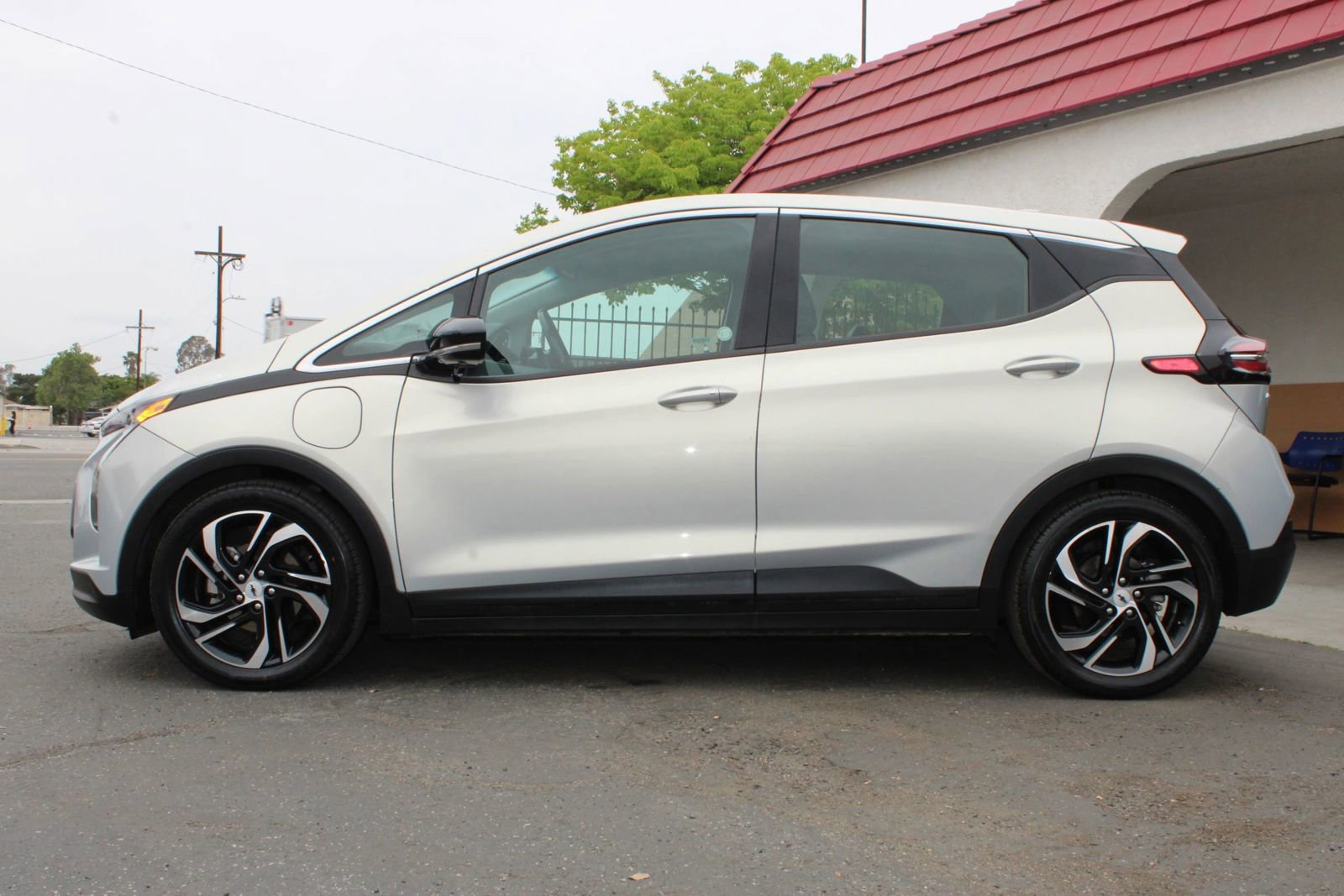Used 2023 Chevrolet Bolt LT image 38
