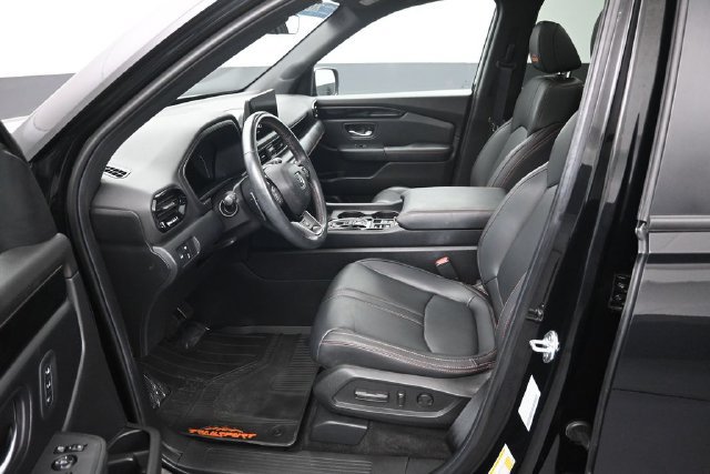 Certified 2025 Honda Pilot TrailSport image 9