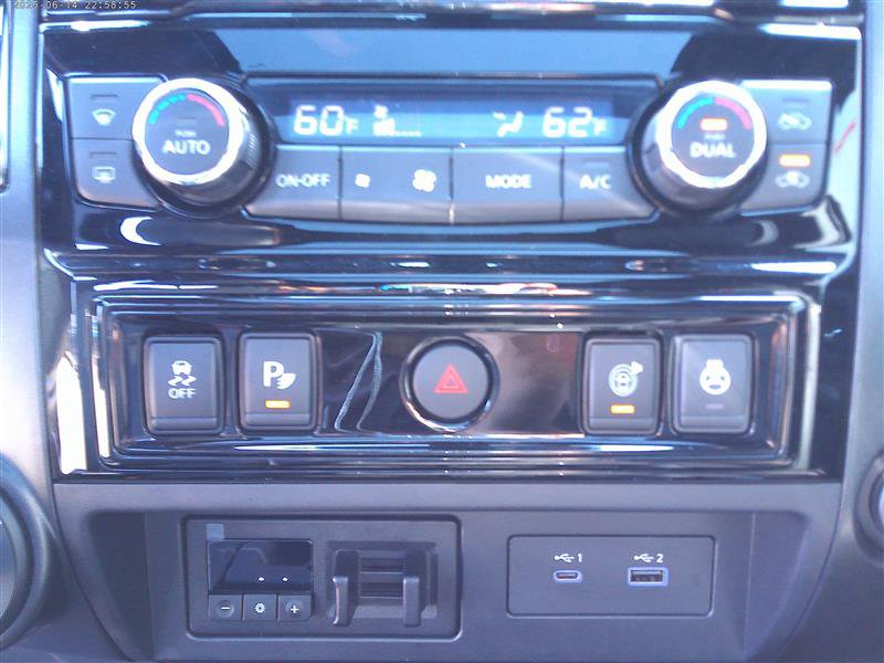 Used 2022 Nissan Titan PRO-4X w/ Pro-4x Convenience Package AWD/4WD image 16