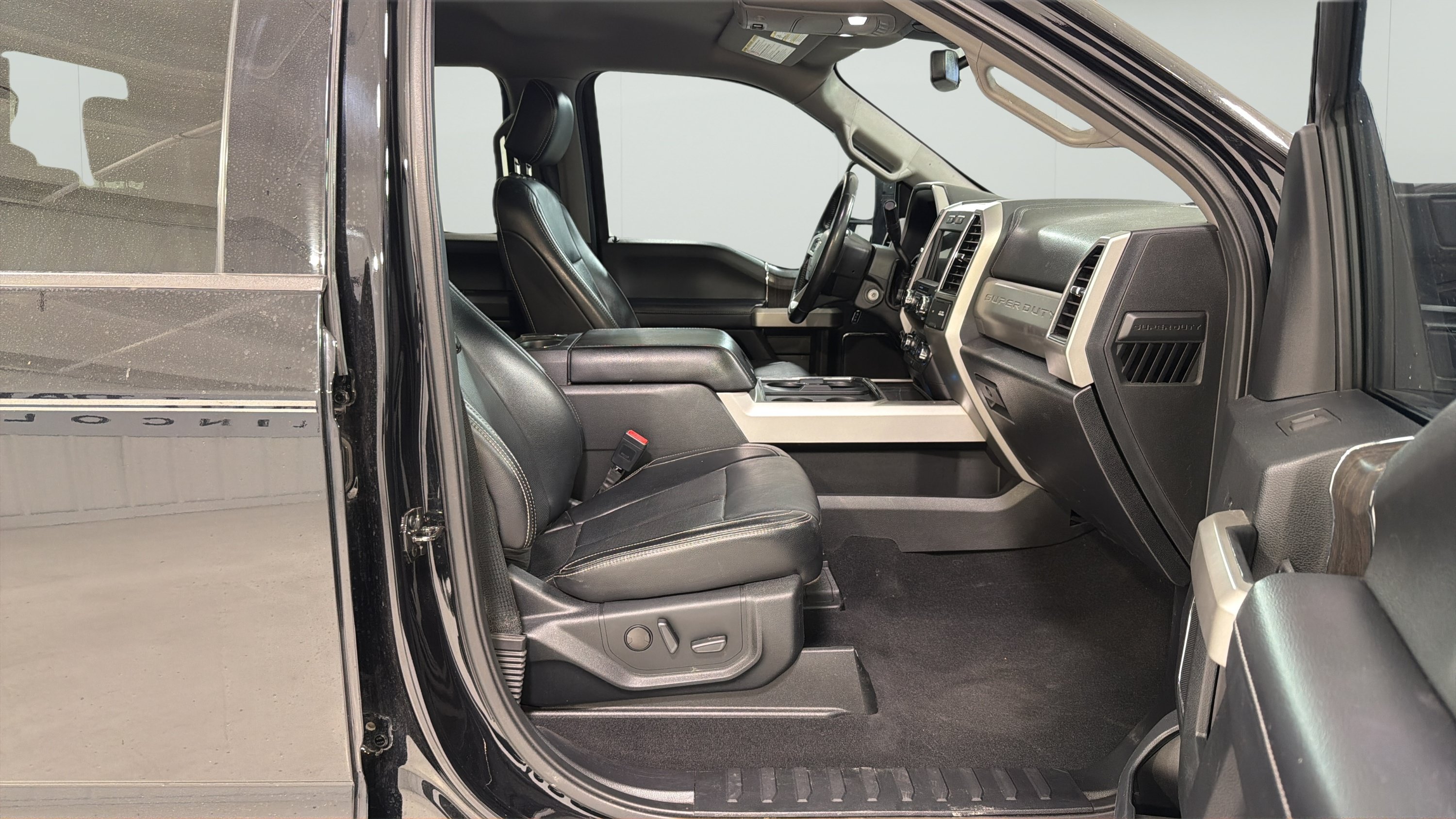 Used 2021 Ford F250 Lariat w/ FX4 Off-Road Package AWD/4WD image 24