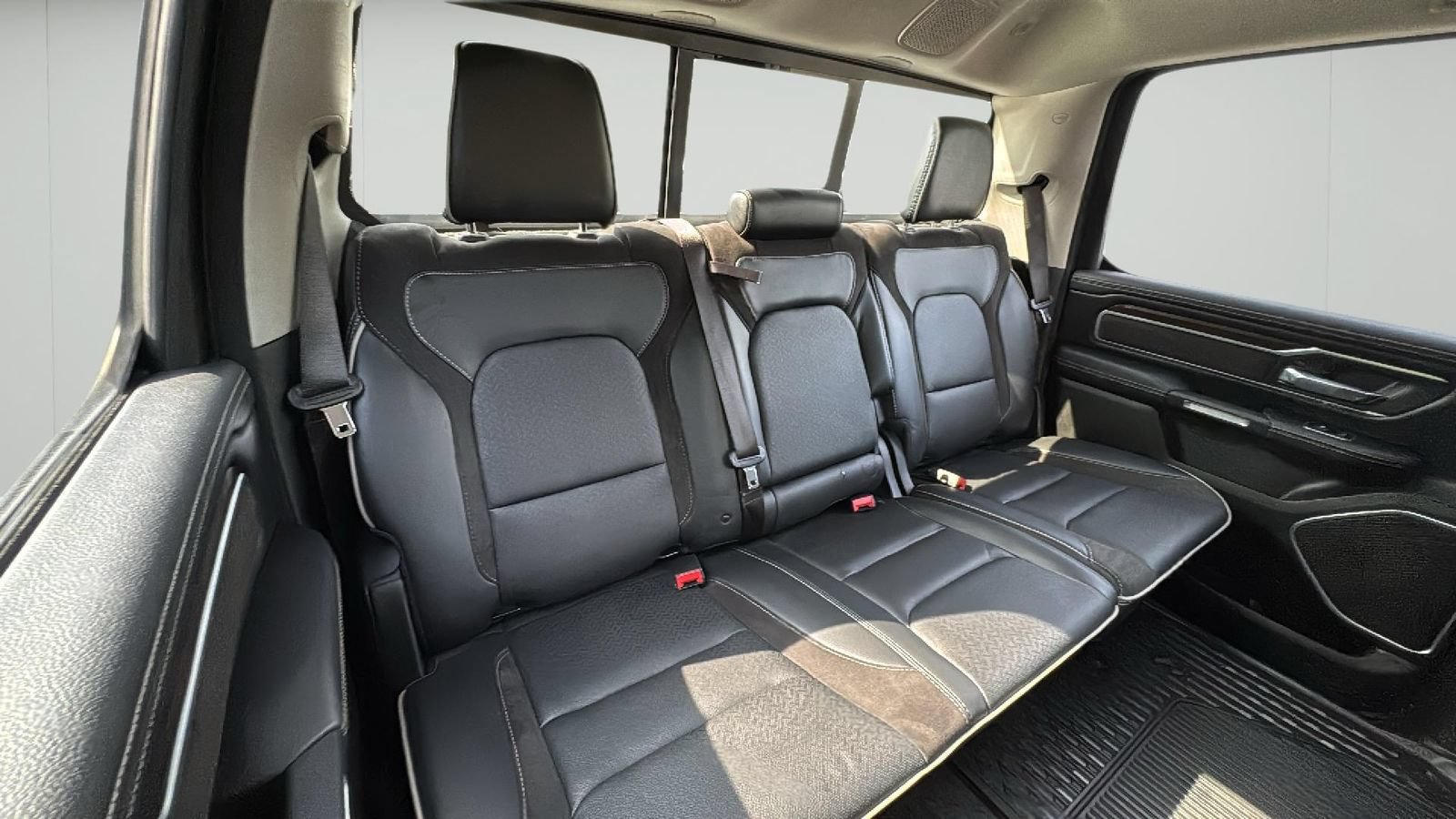 Used 2022 RAM 1500 Laramie AWD/4WD image 27