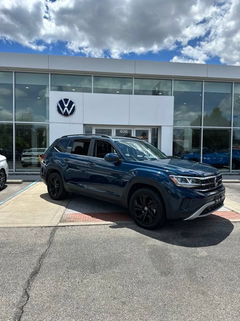 Used 2023 Volkswagen Atlas SE w/ Panoramic Sunroof Package FWD image 2
