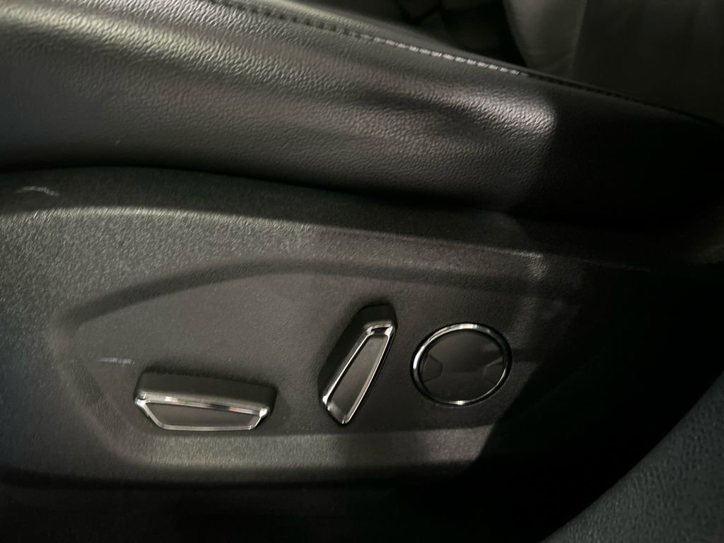 Used 2018 Ford Edge Titanium w/ Equipment Group 301A image 11