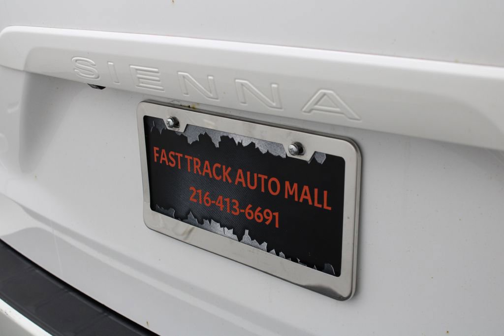 Used 2013 Toyota Sienna XLE image 11